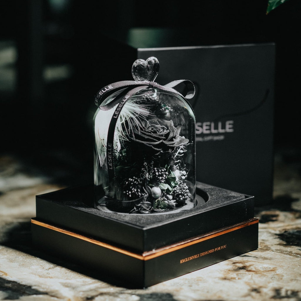 Preserved Flowers in Glass Dome 黑玫瑰永生花玻璃罩擺設